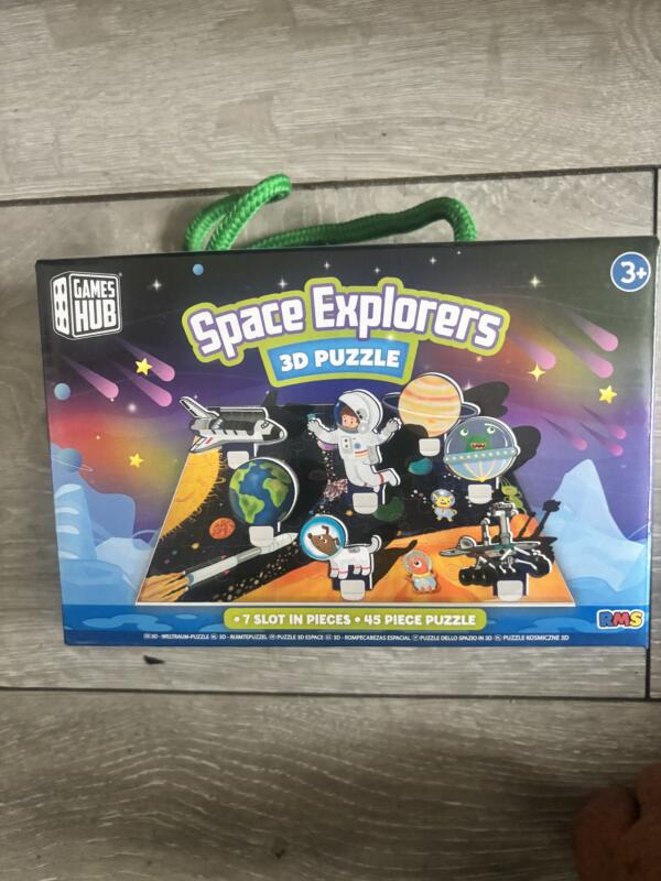 45 piece jigsaw Space 3d